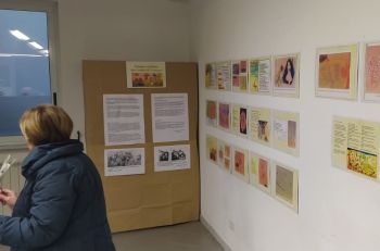 A Deiva in mostra le riproduzioni di alcuni disegni dei bambini del campo di concentramento di Terezin