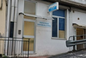 Aggredisce due sanitari del Pronto Soccorso della Spezia, bloccato dagli agenti del posto fisso di Polizia