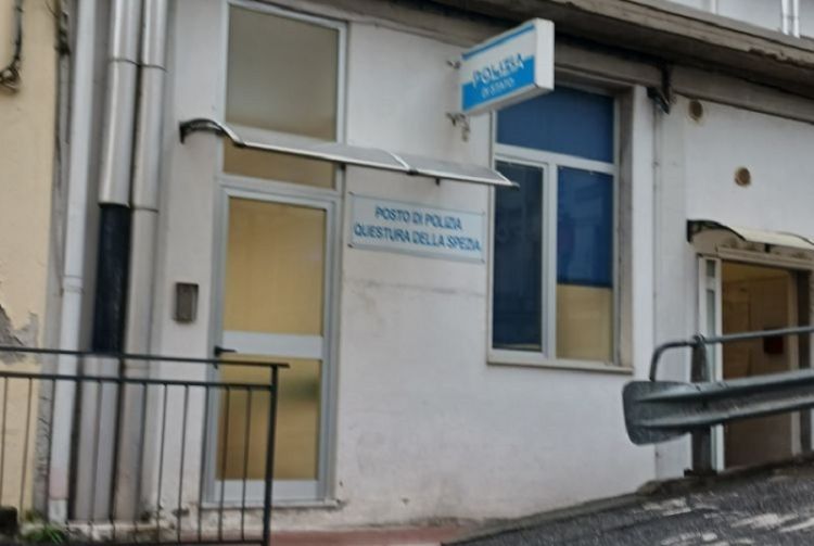 Aggredisce due sanitari del Pronto Soccorso della Spezia, bloccato dagli agenti del posto fisso di Polizia