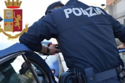 All&#039;interno di uno stabile occupato la Polizia trova una bici da 4mila euro, un orologio da 2mila euro e cocaina