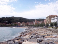 Una targa a Paolo Bertolani per la Walk of Poetry che collega San Terenzo a Lerici