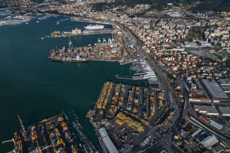 Emissioni inquinanti nei porti della Spezia e Marina di Carrara calcolabili in tempo reale