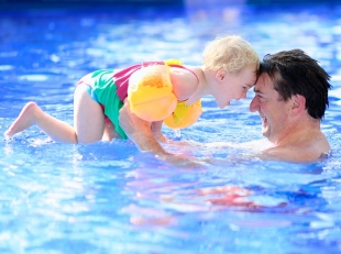 &quot;Acqua mediatrice di comunicazione&quot;, festa conclusiva in piscina