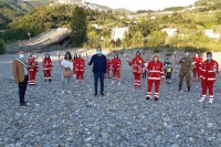 Il flash mob della Croce Rossa di Albiano con l&#039;amministrazione di Aulla dalle macerie del ponte crollato ad Albiano