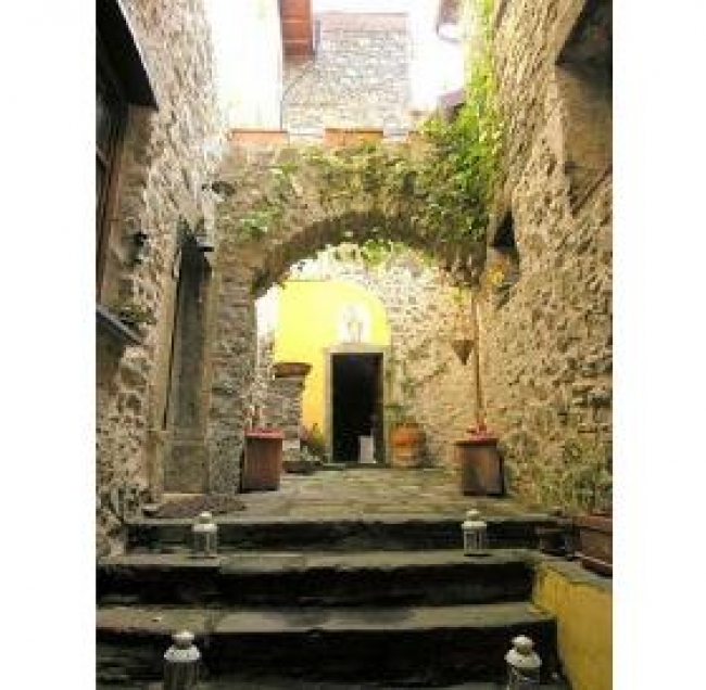 2055 a 15 km, da La Spezia, antico casale del XVII secolo