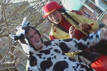 &quot;La Mucca Pazza Pirullo&quot;, uno spettacolo comico interattivo