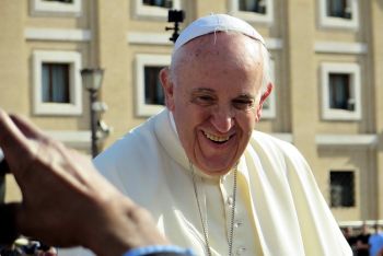 Papa Francesco ricoverato: notte tranquilla e medici ottimisti