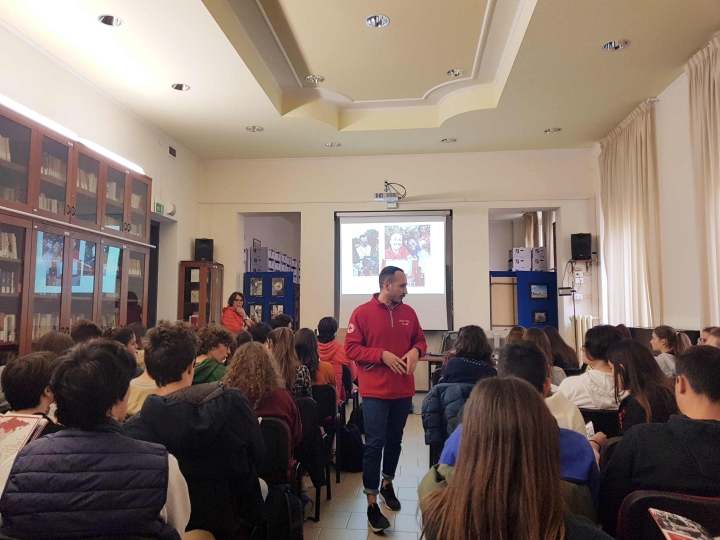 Giornata mondiale della Croce Rossa, gli studenti del Classico a lezione con i Giovani CRI