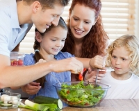 Giochiamo cibamente: laboratorio di educazione alimentare che coinvolge bambini e genitori