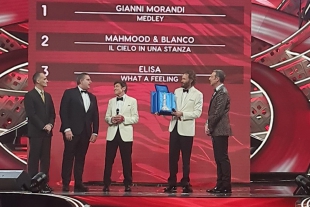 Festival di Sanremo, Toti premia Gianni Morandi e Jovanotti per la migliore cover