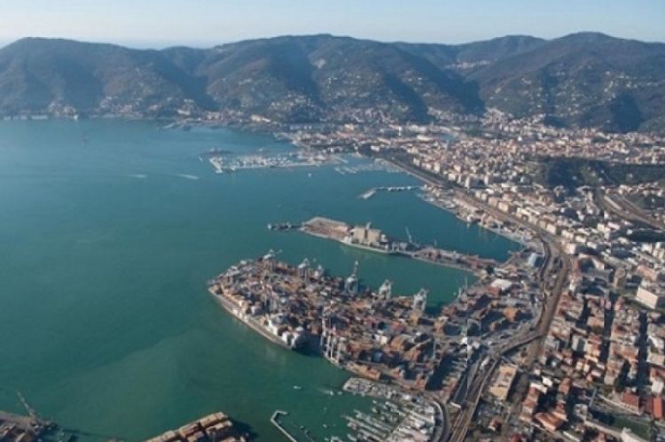 Rifiuti prodotti dalle navi e residui del carico nel Porto della Spezia: parte il nuovo piano di raccolta