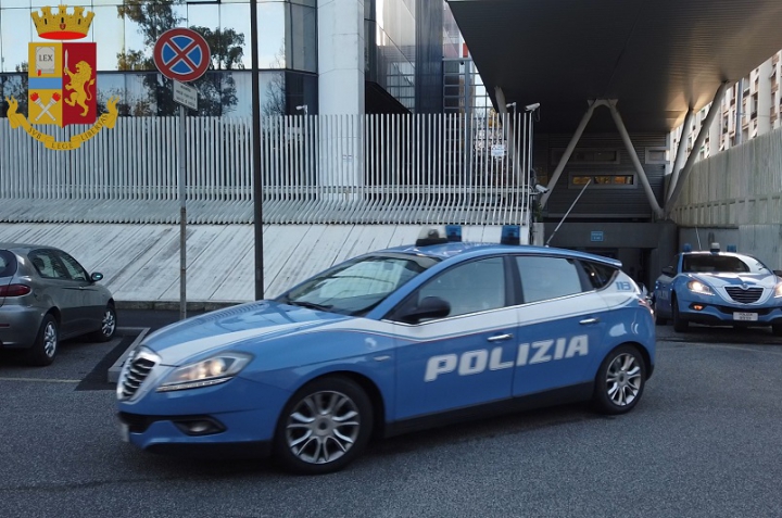 La Polizia di Stato accompagna ai C.P.R. due cittadini pluripregiudicati