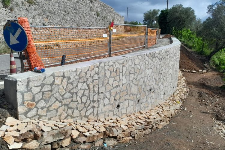 Conclusi i lavori al muro di sostegno della SP19 a Baccano