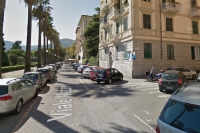 Auto parcheggiate in viale Mazzini