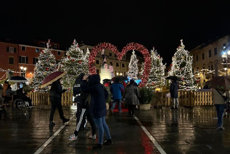 Capodanno a Sarzana: vietati i fuochi pirotecnici, gli alcolici e le bevande in contenitori di vetro o metallo