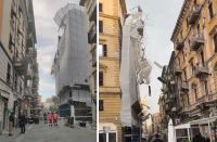 Crolla un&#039;impalcatura nel centro della Spezia, tragedia sfiorata (video)