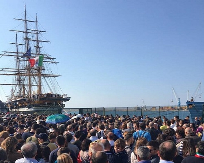 L&#039;Amerigo Vespucci affascina tutti: oltre 13mila i visitatori nei due giorni di sosta a Bari