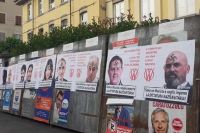 Manifesti &quot;No Vax&quot; al posto di quelli elettorali: il blitz nella notte