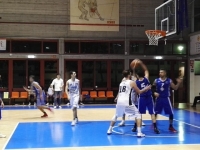 Basket, la Tarros chiude la regular season con il derby