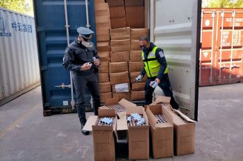 Porto della Spezia: ADM e GDF sequestrano oltre 280.000 prodotti recanti falso made in Italy