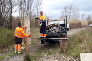 Arcola, il Comune lotta contro gli incivili: rimossi i rifiuti dalla zona parco