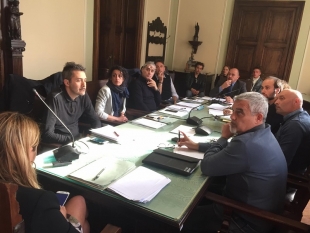 Regolamento sui rimborsi per i consiglieri provinciali, Nobili vota contro