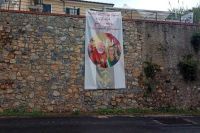 Una dedica della Chiesa S.Caterina con uno striscione per la Sindaca Ponzanelli