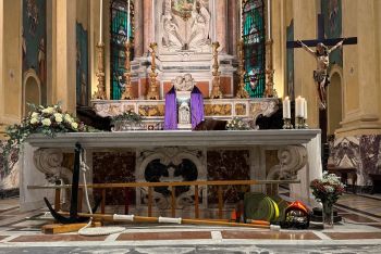 Vigili del Fuoco e Marina Militare celebrano Santa Barbara, alla Spezia la messa nella chiesa di Piazza Brin