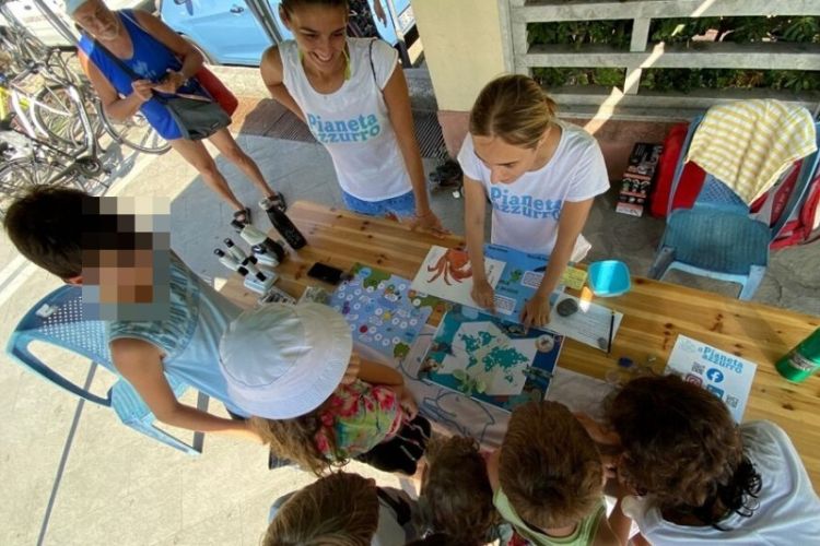 A Levanto educazione ambientale in spiaggia con i “Laboratori blu”