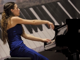 Il Teatro degli Impavidi parte col botto: la pianista Sarah Giannetti inaugura la stagione musicale