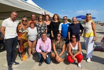 Il Ministro per le Disabilità Erika Stefani in visita alla spiaggia per disabili di Marinella
