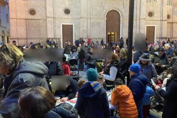 La Befana ha distribuito oltre 250 calze in piazza Brin