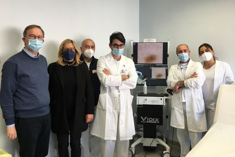 Nuovo macchinario per il reparto di dermatologia di ASL5: in funzione il videodermatoscopio