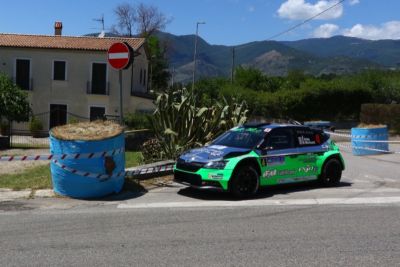 Claudio Arzà in azione sulla Skoda Fabia Rally2 Evo