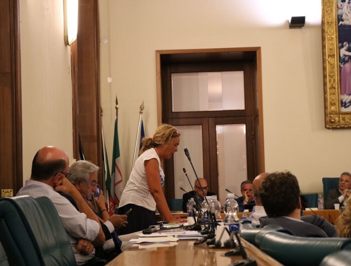 Insulti a Lara Ghiglione, le consigliere comunali del M5S prendono le distanze