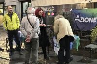 Impediscono ad una ragazzina di entrare al supermercato perchè aveva la pancia scoperta