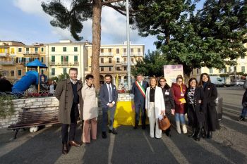 Endopank, a Lerici una panchina gialla per informare sull&#039;endometriosi