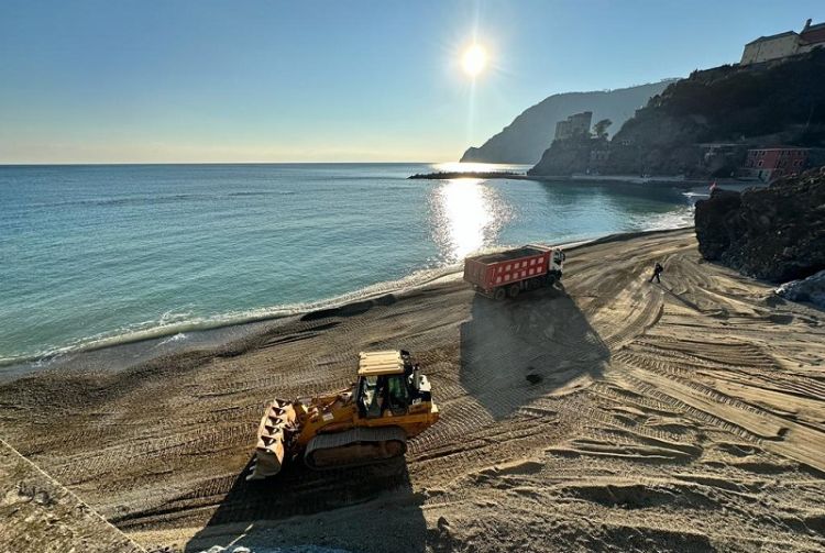 Monterosso, verso la conclusione i lavori per ridurre l&#039;impatto delle mareggiate