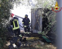 Incendio in una baracca