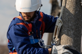 Lavori di potenziamento della rete a media tensione a Follo