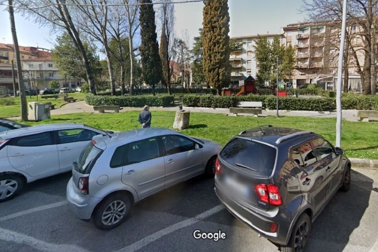 Sarzana, riprendono le operazioni di spazzamento in Piazza Vittorio Veneto