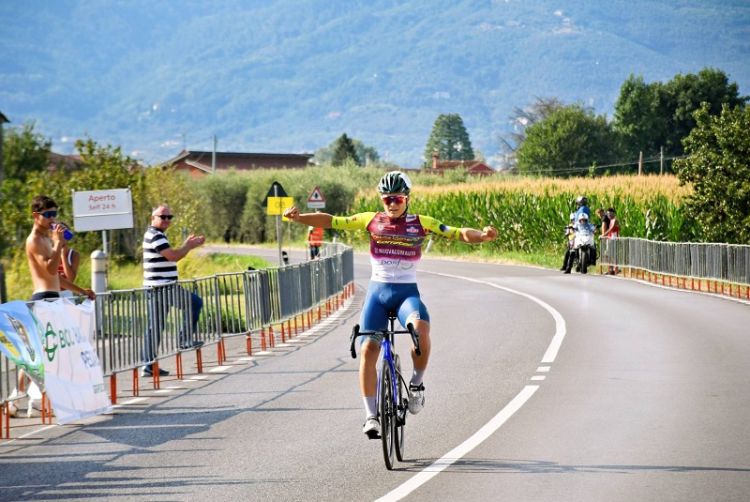 I giovani ciclisti liguri pronti a brillare al Giro della Lunigiana, ottimi risultati a Chiesina Uzzanese