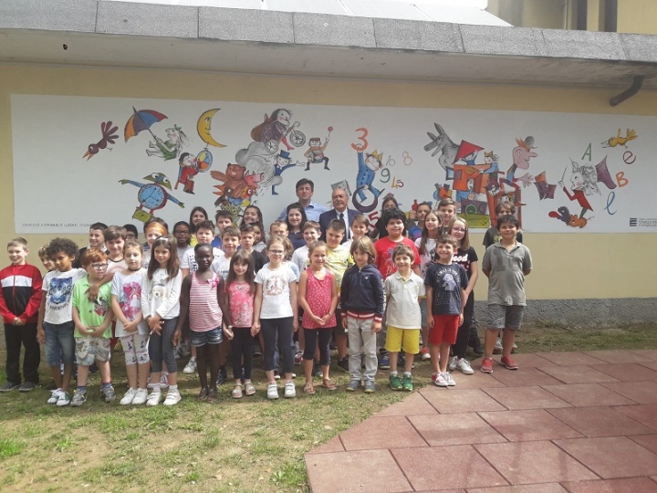 Un orto didattico e un murales: gli spazi esterni della scuola di Sesta Godano tornano alla comunità