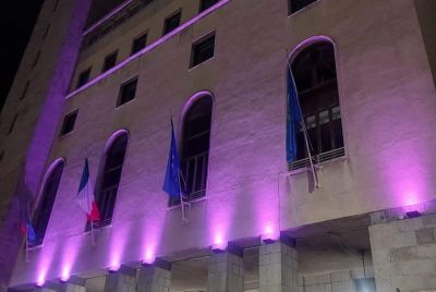 Oggi è la Giornata Mondiale della Prematurità, Palazzo Civico della Spezia si colora di rosa