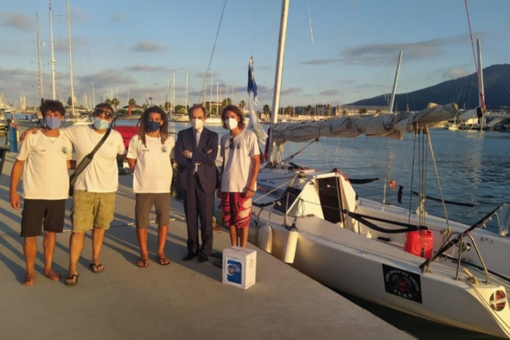 Tre ragazzi girano l&#039;Italia in barca a vela &quot;per un mare pulito&quot;: la tappa alla Spezia