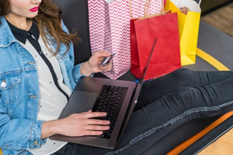 Come fare acquisti online per Natale: 3 consigli per risparmiare