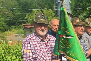 Beverino, una messa degli alpini e la posa di un albero per ricordare Pietrino Mariotti