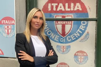 Loriano Isolabella presenta la candidata della lista Valentina Mancini
