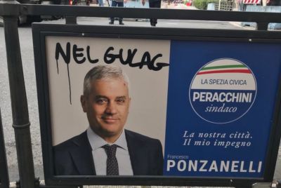 Scritta intimidatoria su un manifesto elettorale di Francesco Ponzanelli