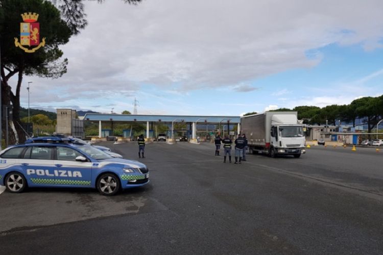 La campagna di educazione alla sicurezza stradale della Polizia di Stato fa tappa a Santo Stefano Magra